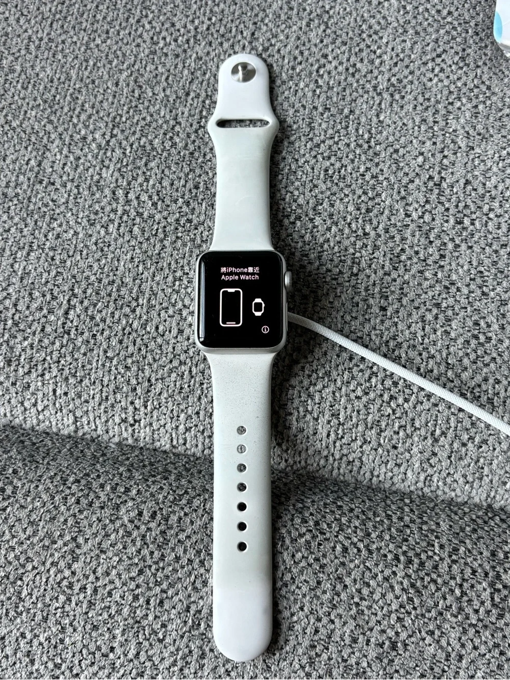 Apple Watch Series 3 38 mm Silver Aluminum White Sport Band Smartwatch Reset